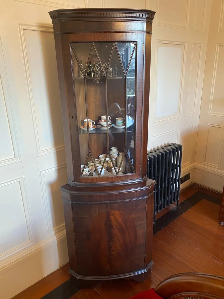 Corner Cabinet - Image 1