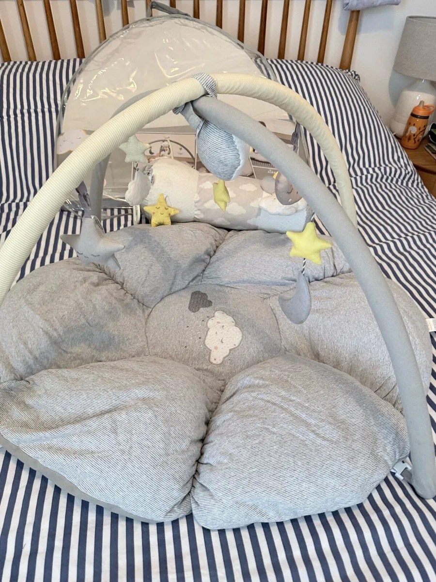 Mamas and papas play mat and tummy roll - Image 2