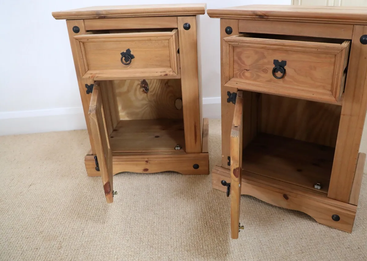 Set of 3 Solid Wood Country-Style Bedside Cabinets - Image 2
