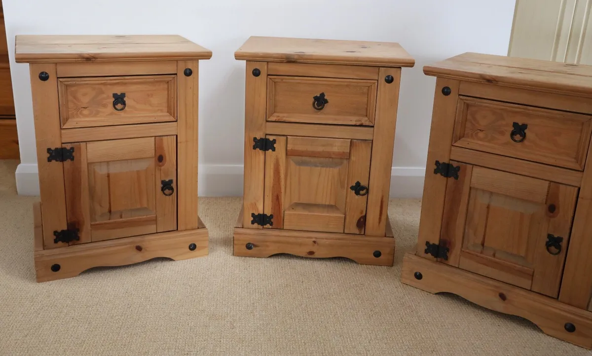 Set of 3 Solid Wood Country-Style Bedside Cabinets - Image 1