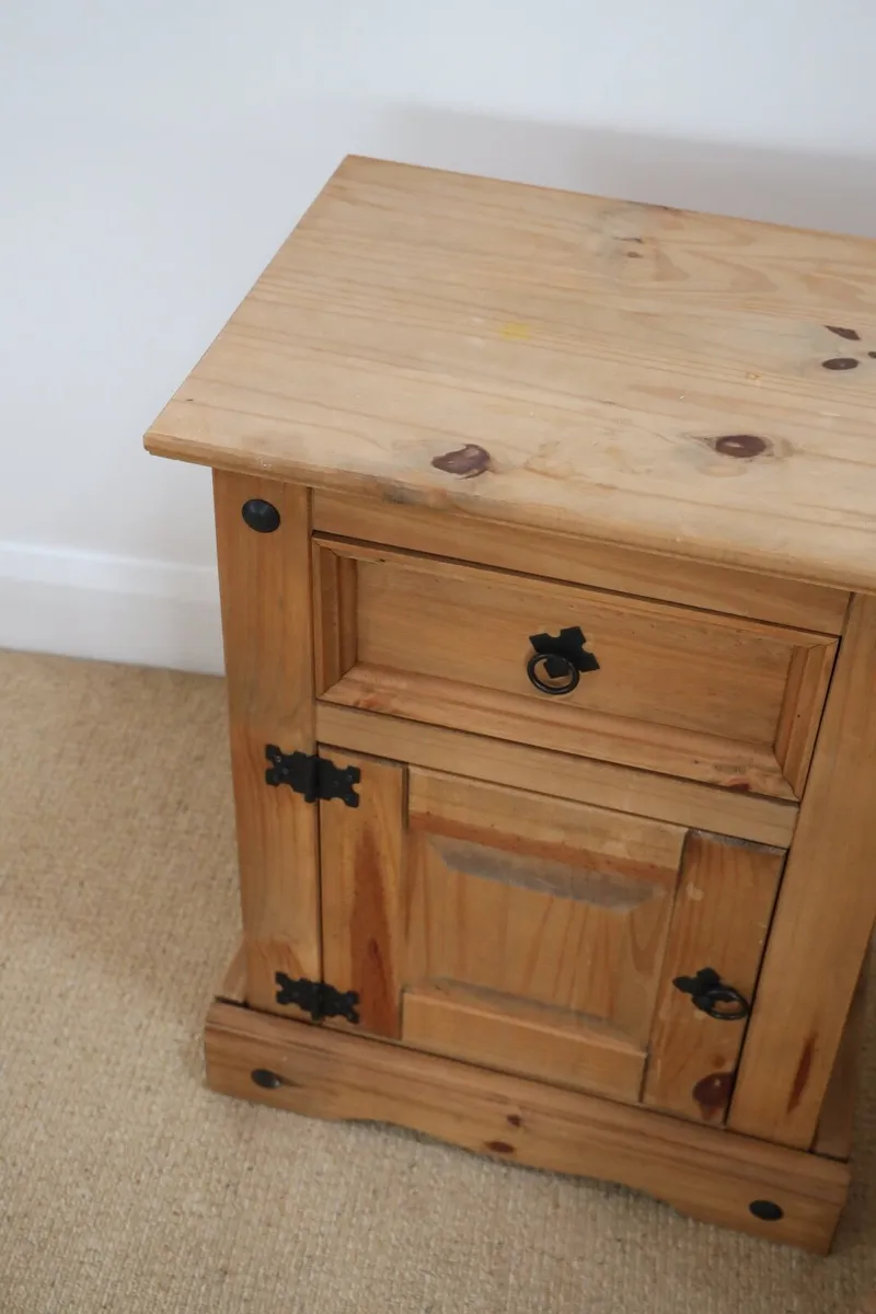 Set of 3 Solid Wood Country-Style Bedside Cabinets - Image 3