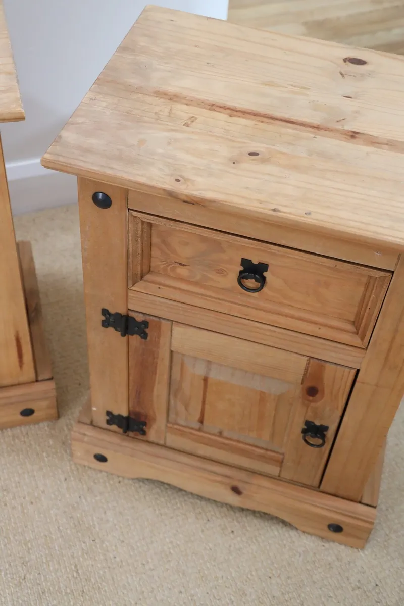 Set of 3 Solid Wood Country-Style Bedside Cabinets - Image 4