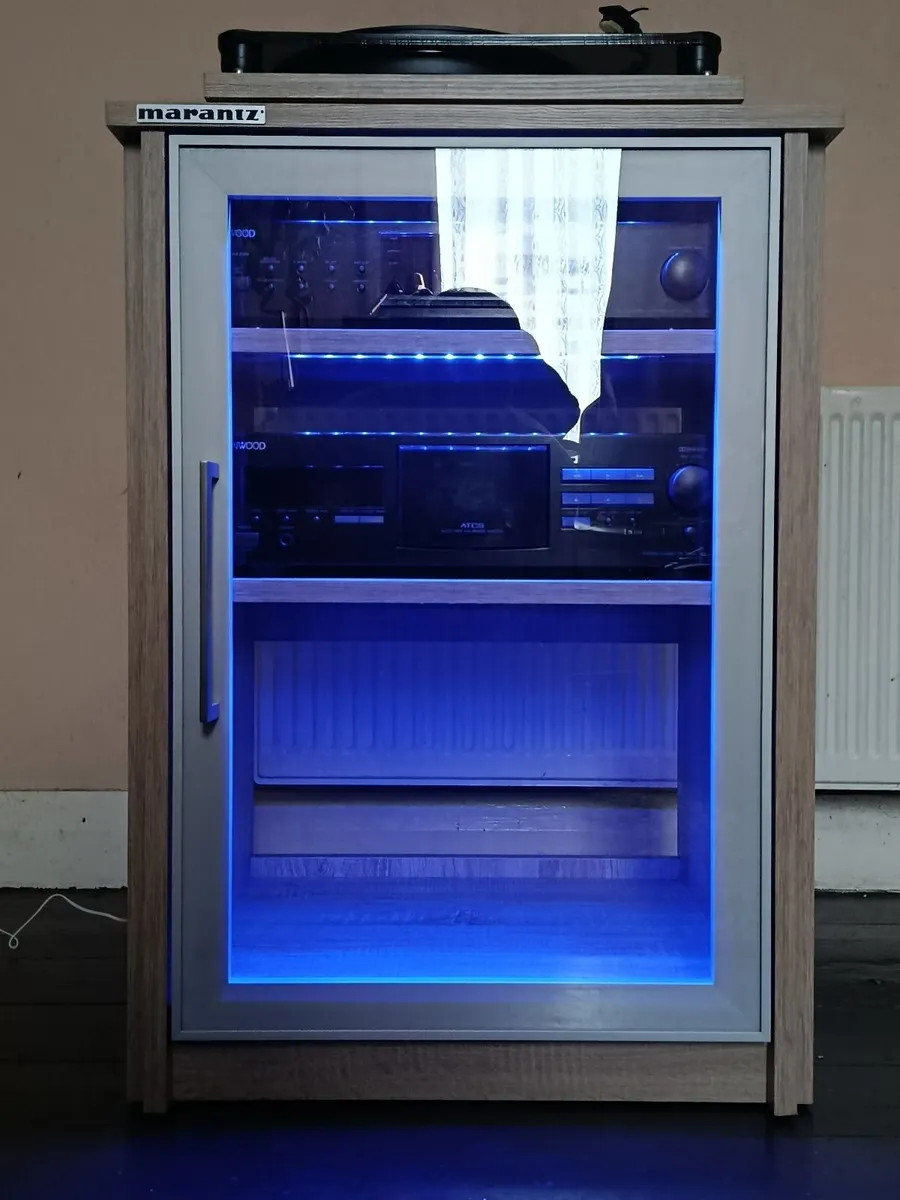 Delivery Marantz HiFi rack with LED lights - Image 1