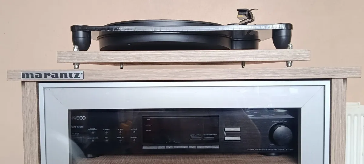 Delivery Marantz HiFi rack with LED lights - Image 4