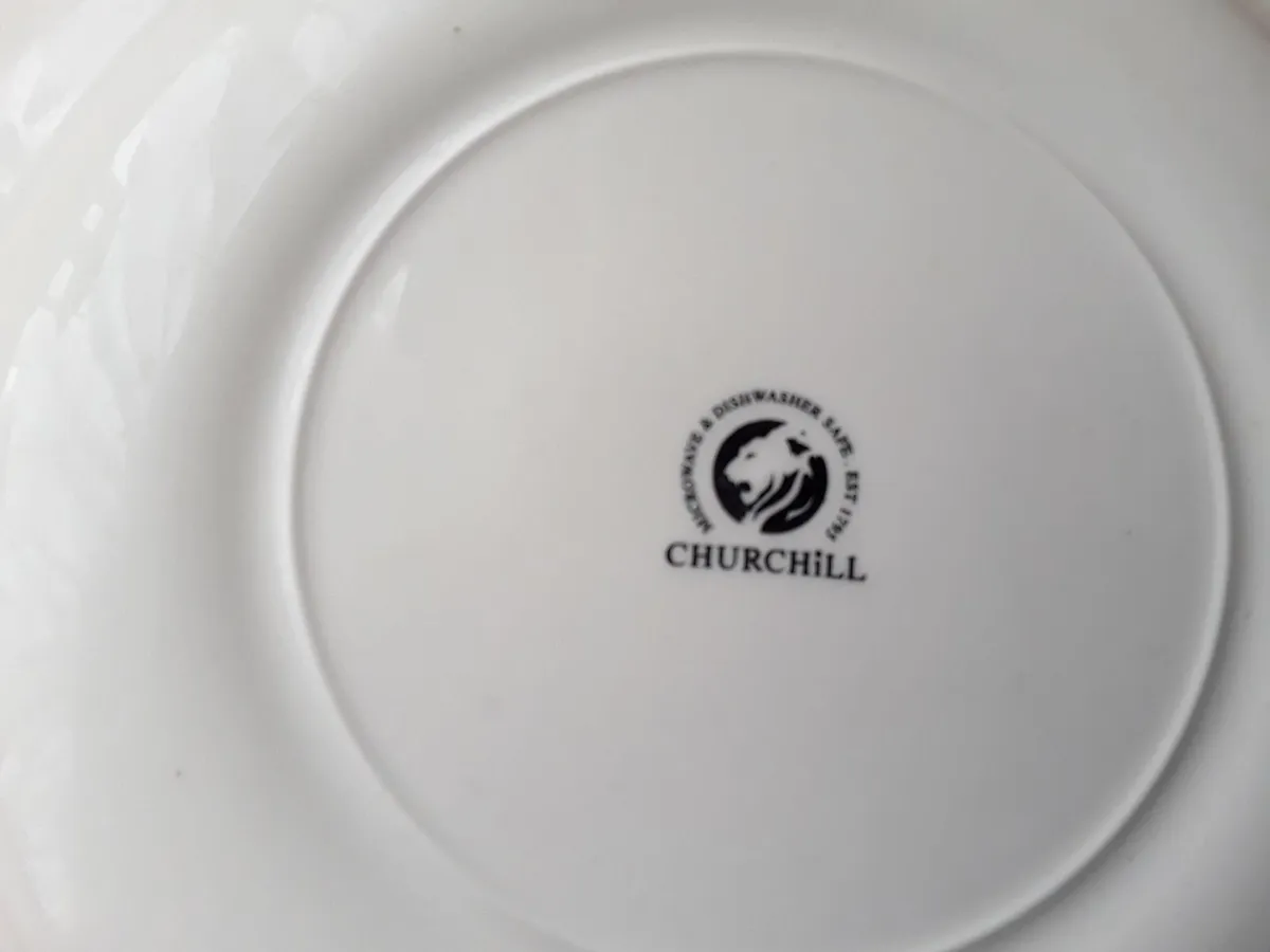 Collectible plate with bracket - Image 2