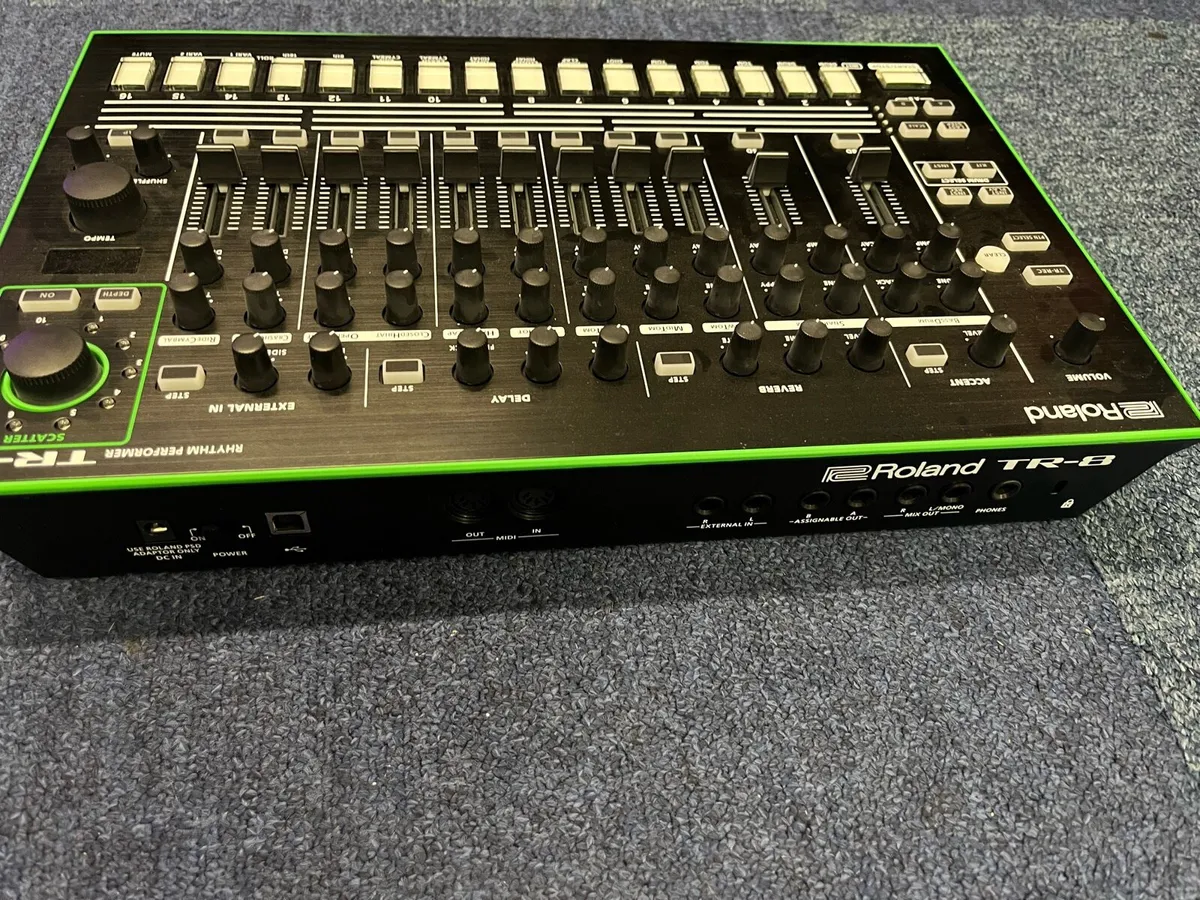 Roland Tr-8 - Image 4