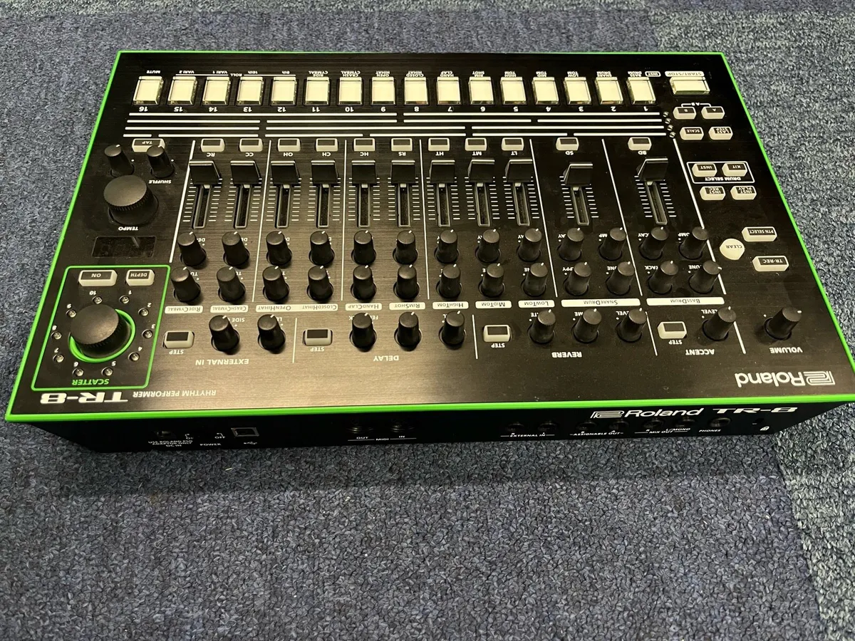 Roland Tr-8 - Image 1