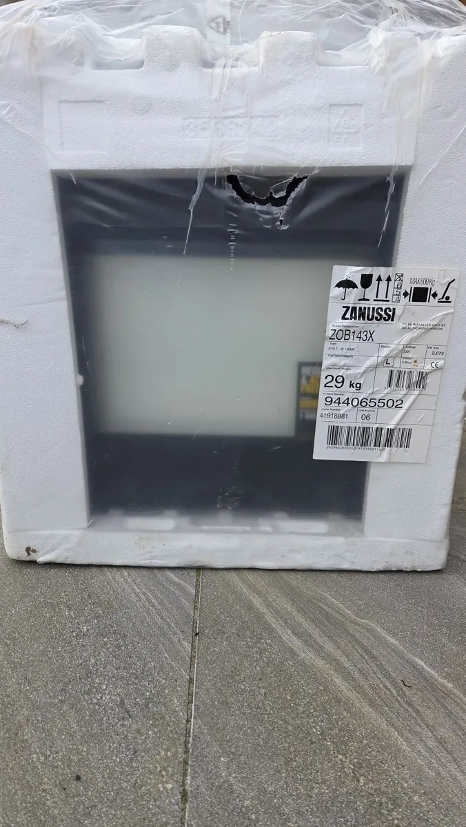 New Zanussi single oven - Image 3
