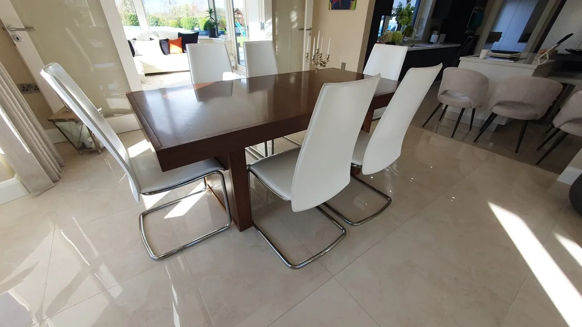 Dining table and 6 chairs - Image 1