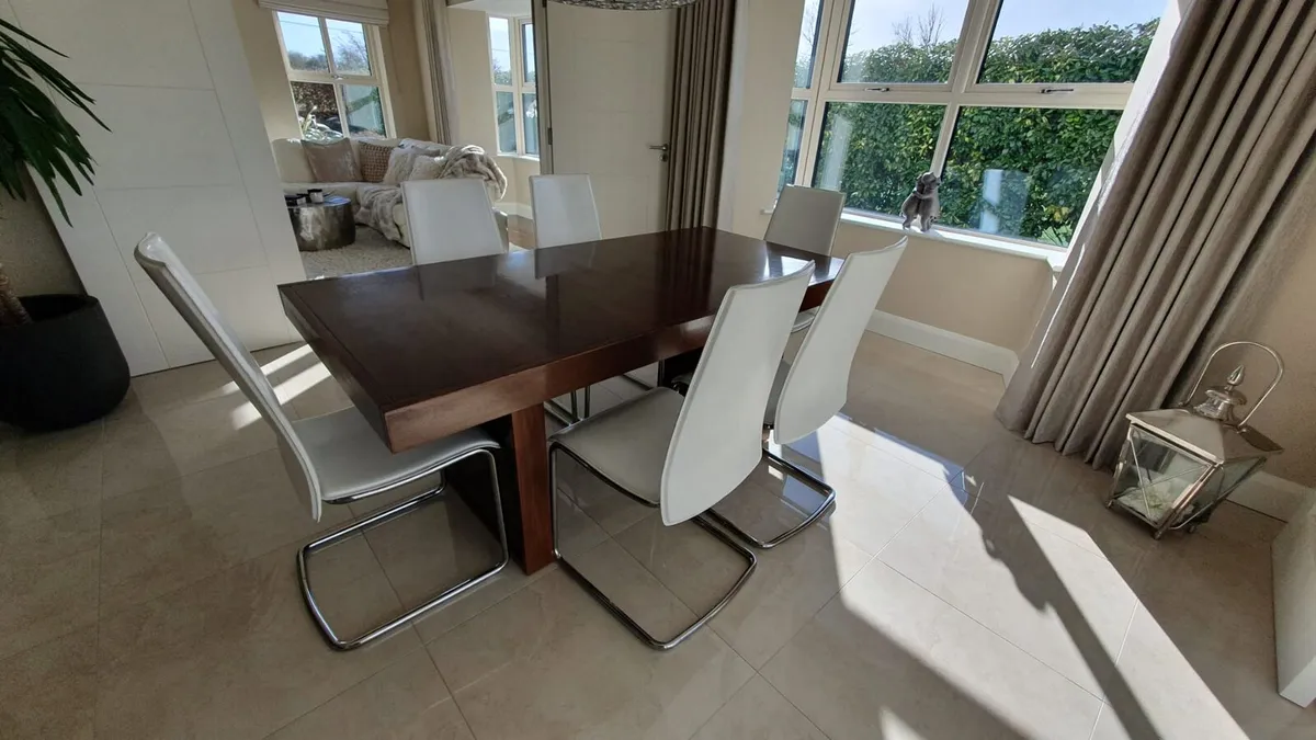 Dining table and 6 chairs - Image 2