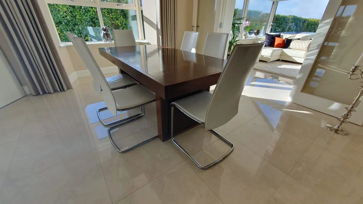 Dining table and 6 chairs - Image 4