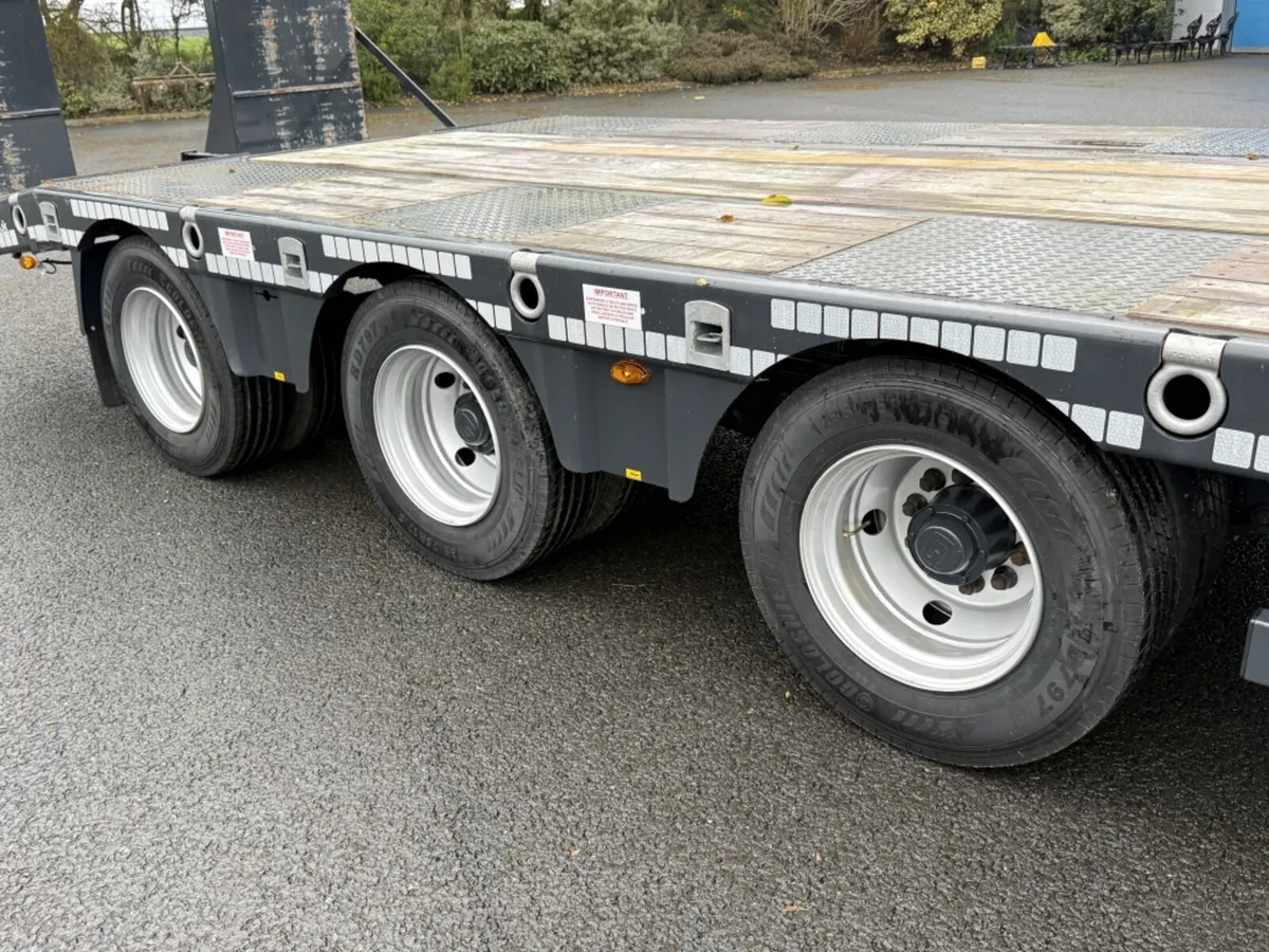 2025 MCCAULEY A3LL27 AGRI LOW-LOADER TRI AXLE - Image 2