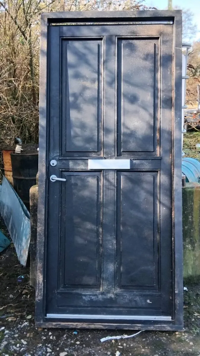 Door frame - Image 1