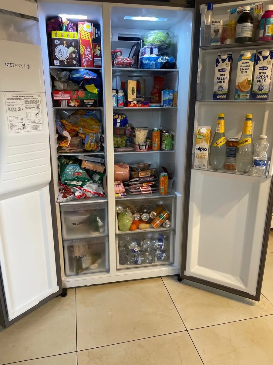 Fridge freezer/ water and ice dispenser - Image 3