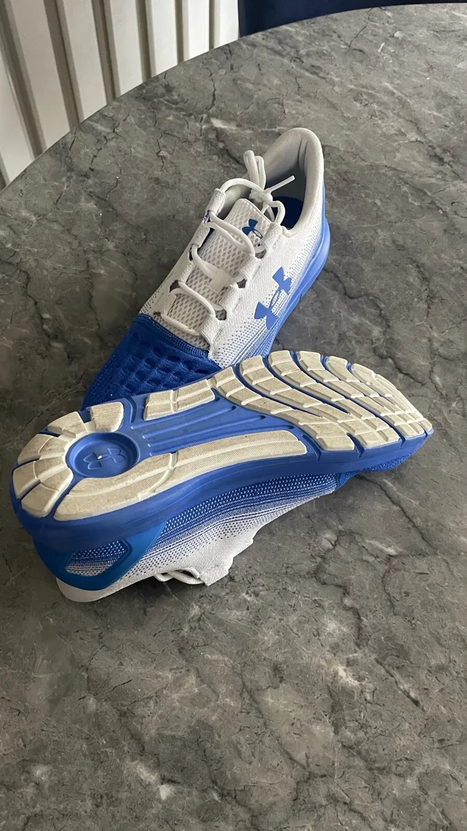 Under Armour Trainers size 10 - Image 4