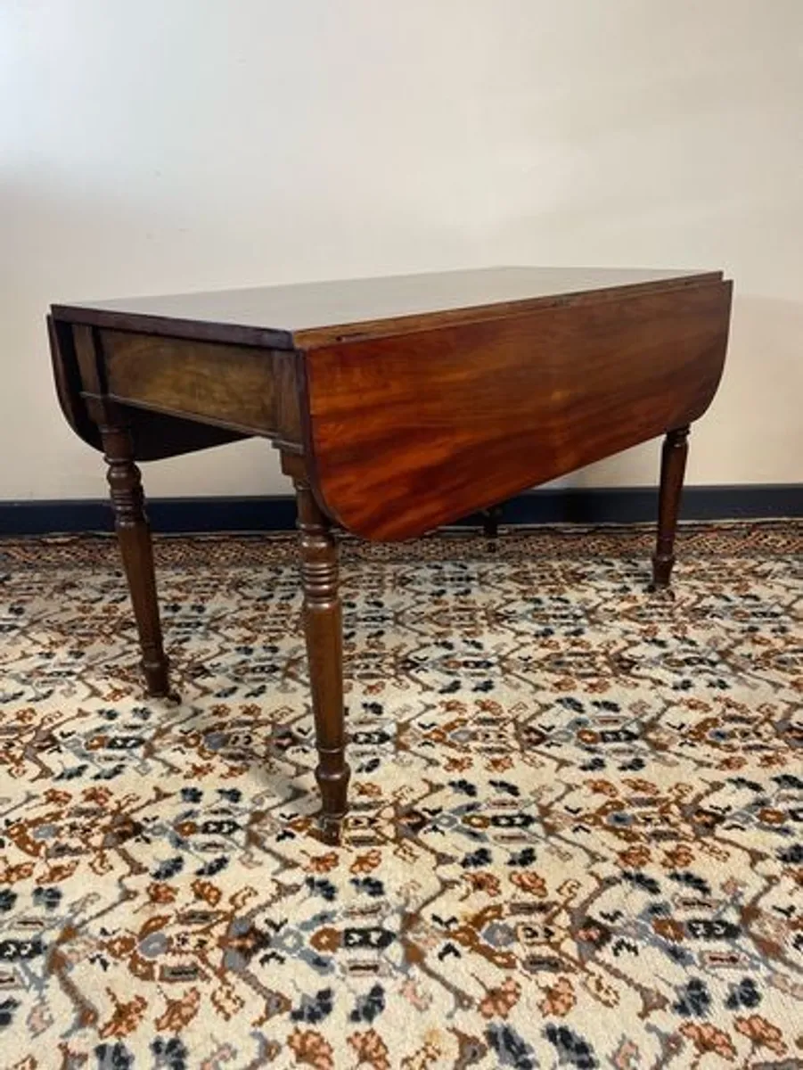 A 19h Century Mahogany Pembroke Drop Leaf Table. - Image 1