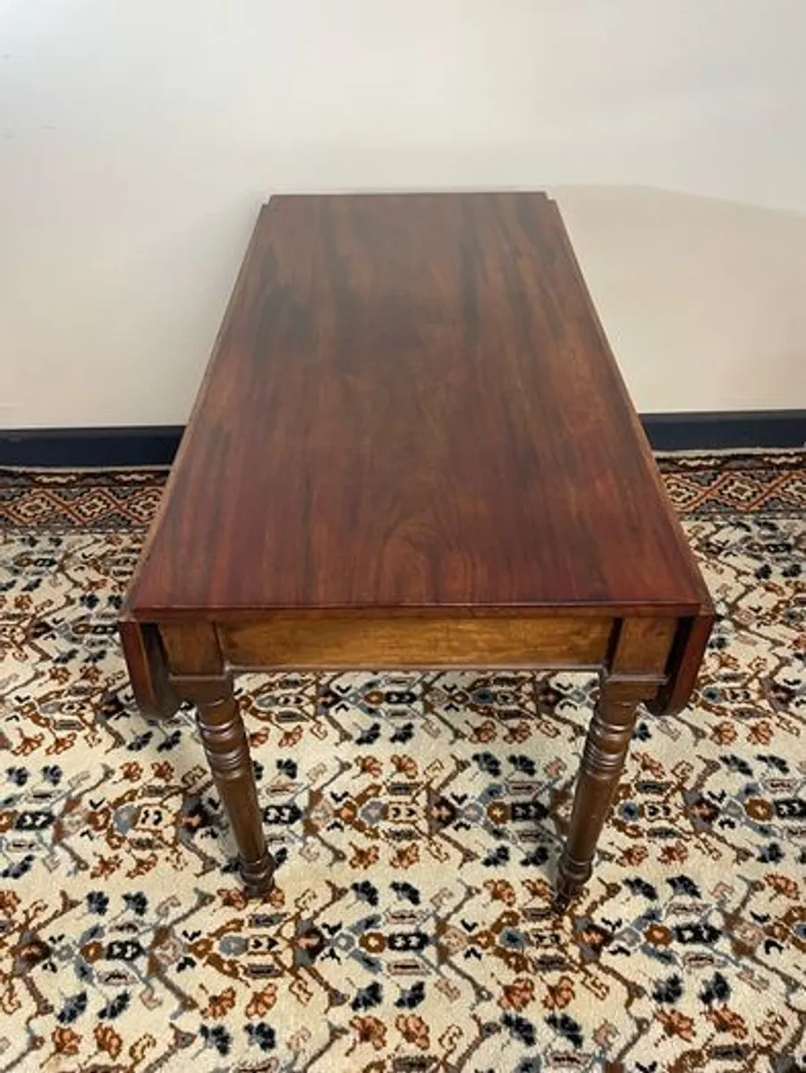A 19h Century Mahogany Pembroke Drop Leaf Table. - Image 2
