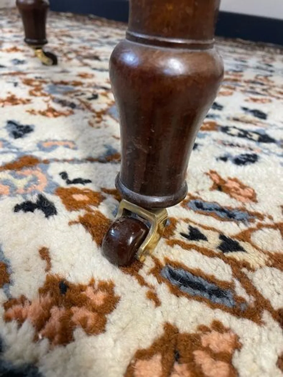 A 19h Century Mahogany Pembroke Drop Leaf Table. - Image 4