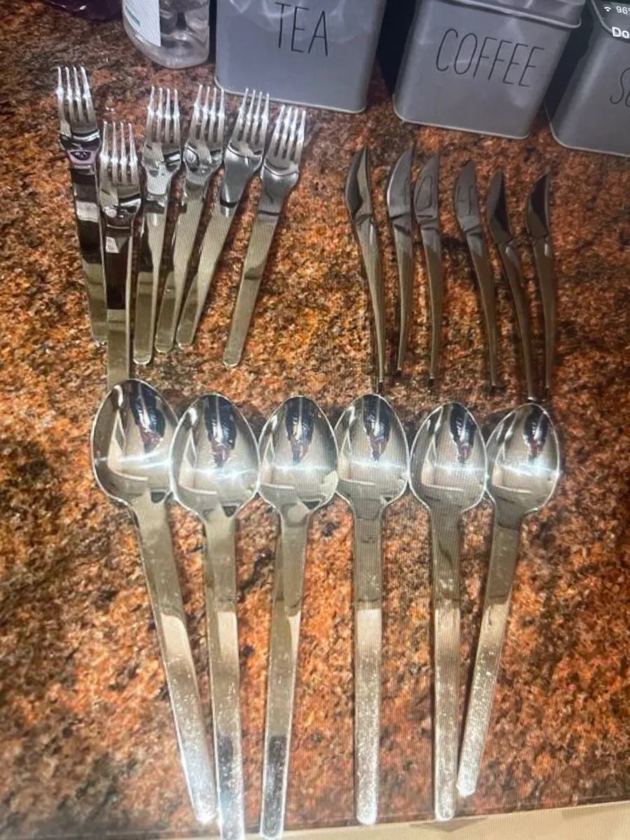18 piece newbridge cutlery set - Image 1