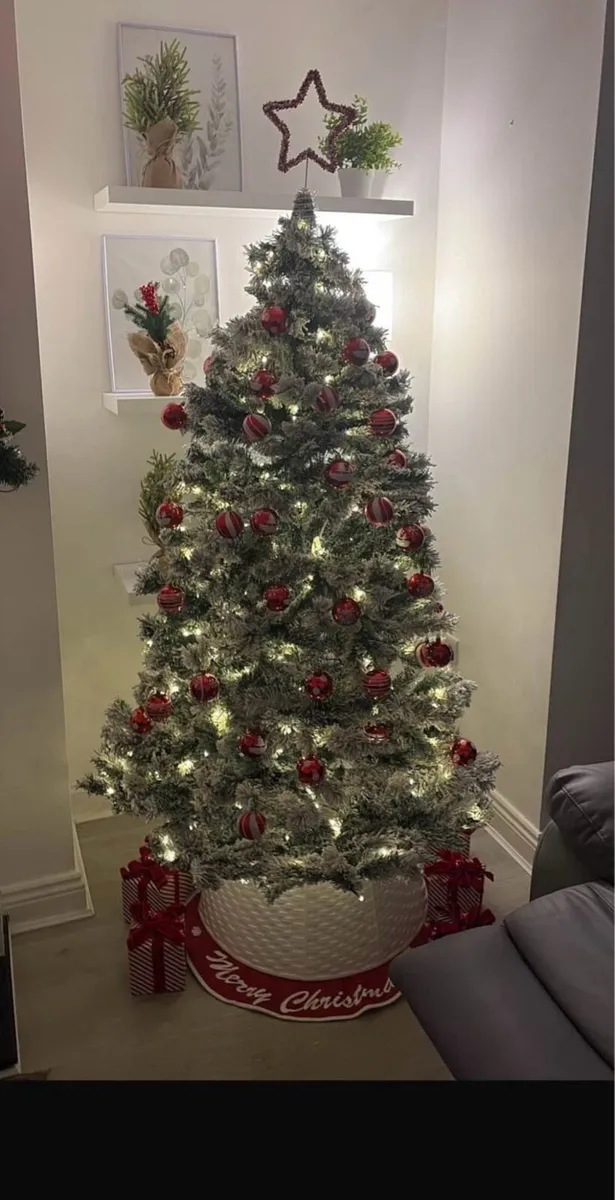 Christmas tree 2 tv mounts Russell Hobbs mini oven - Image 1