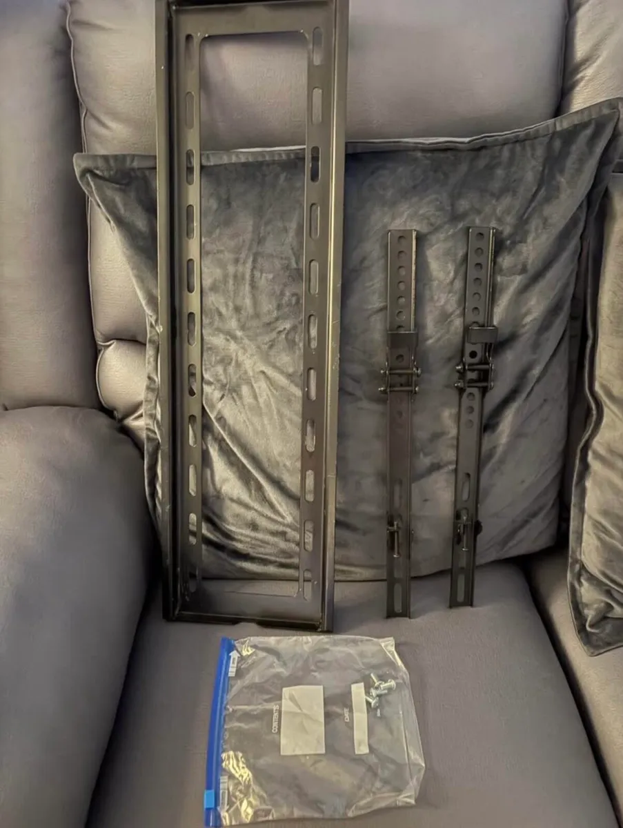 Christmas tree 2 tv mounts Russell Hobbs mini oven - Image 3