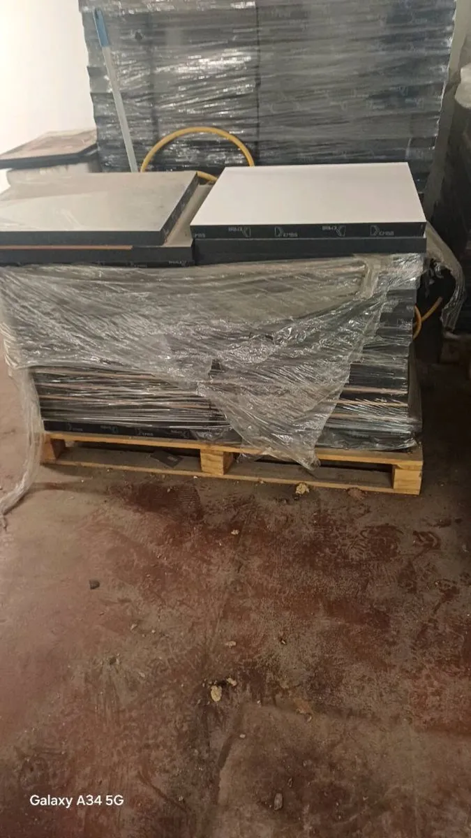 Floor panels - Image 1