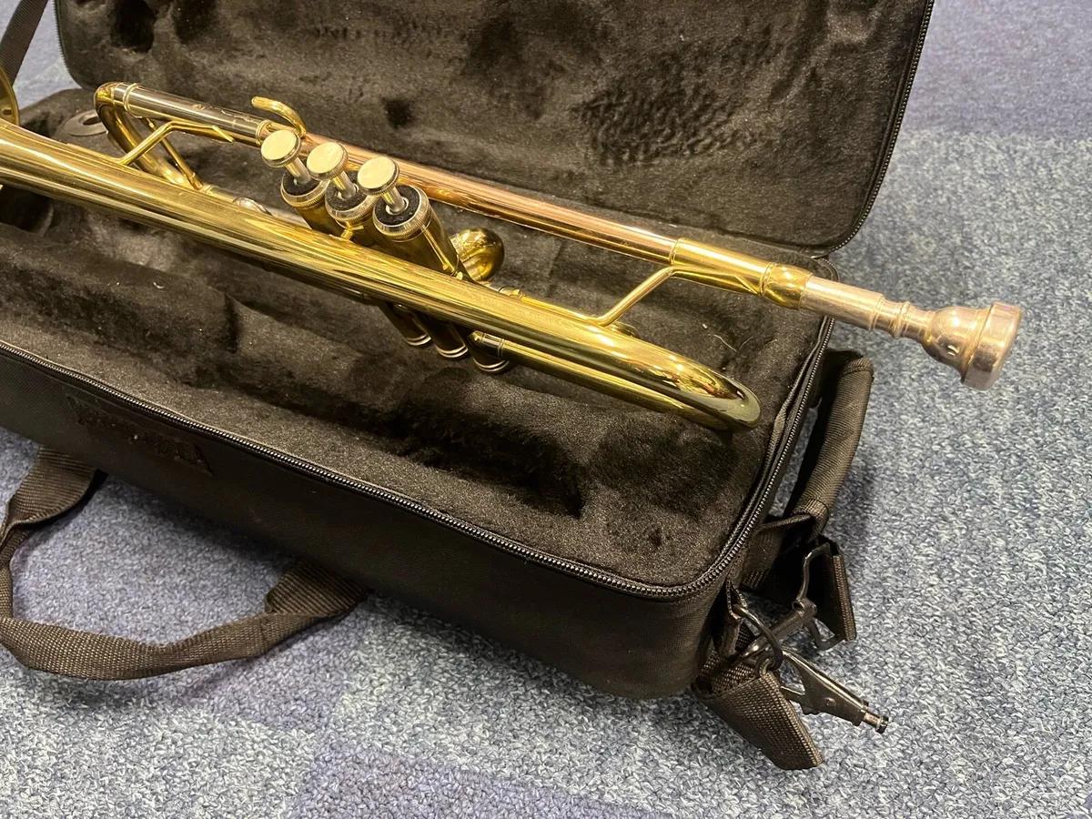 Elkart Student Trumpet - Image 4