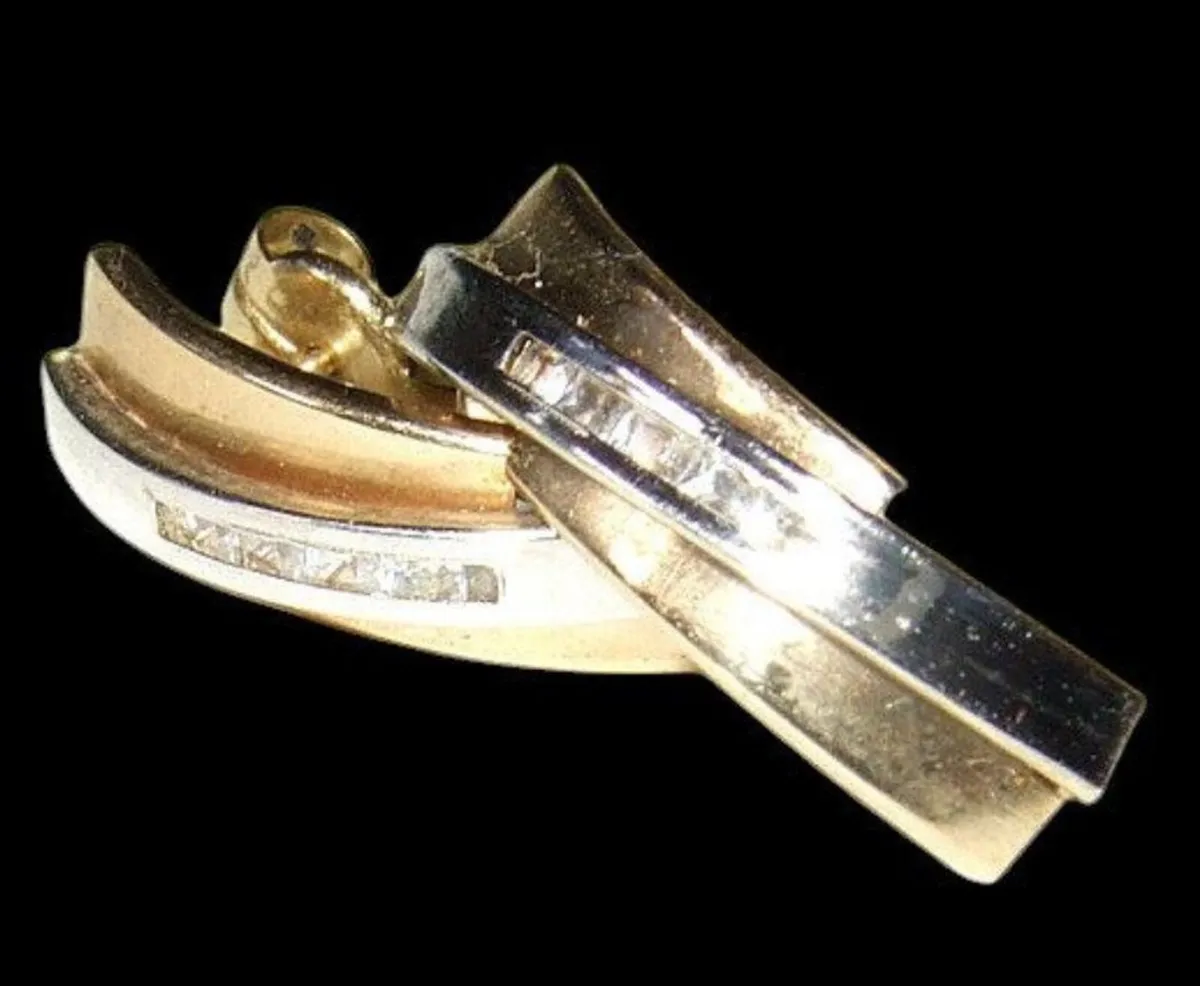 Vintage 2 Colour Hallmarked 9ct Diamond Earrings - Image 2