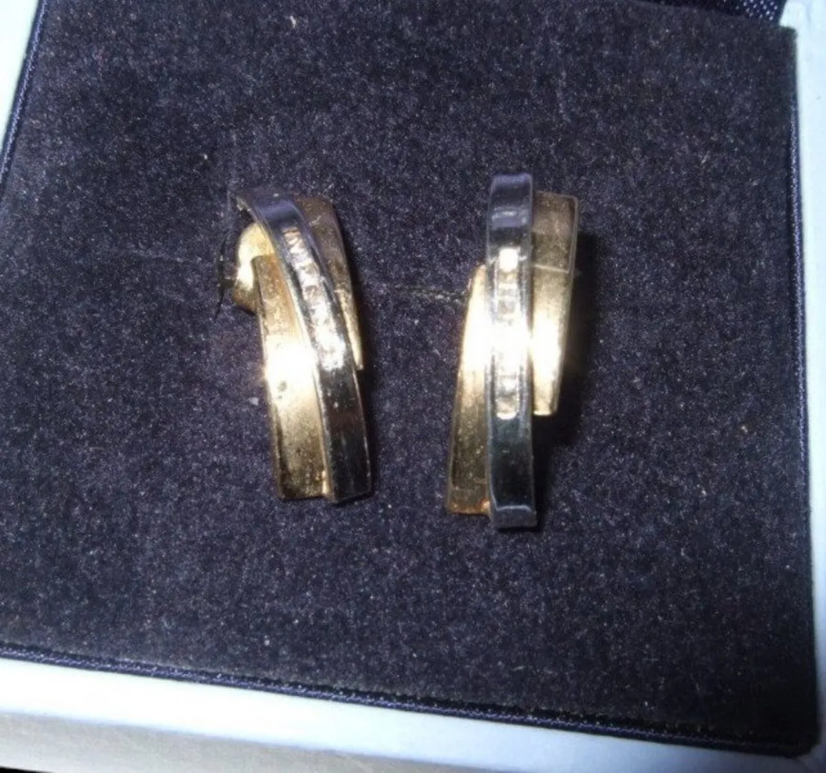 Vintage 2 Colour Hallmarked 9ct Diamond Earrings - Image 3