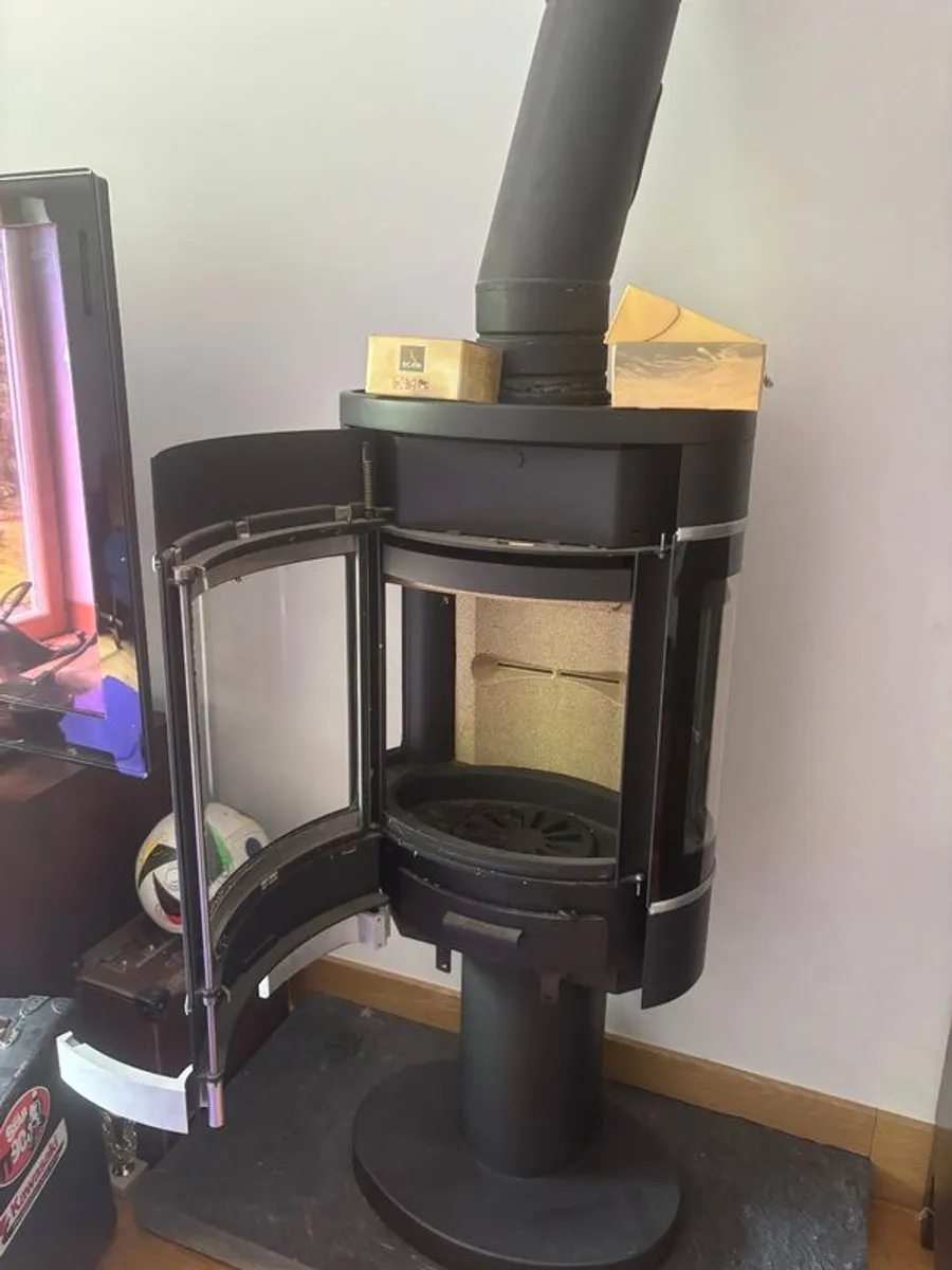 Kal-58/5 5.5 KW wood burning stove never lit - Image 1