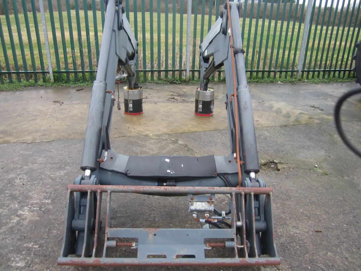 Quicke Q75 loader - Image 3