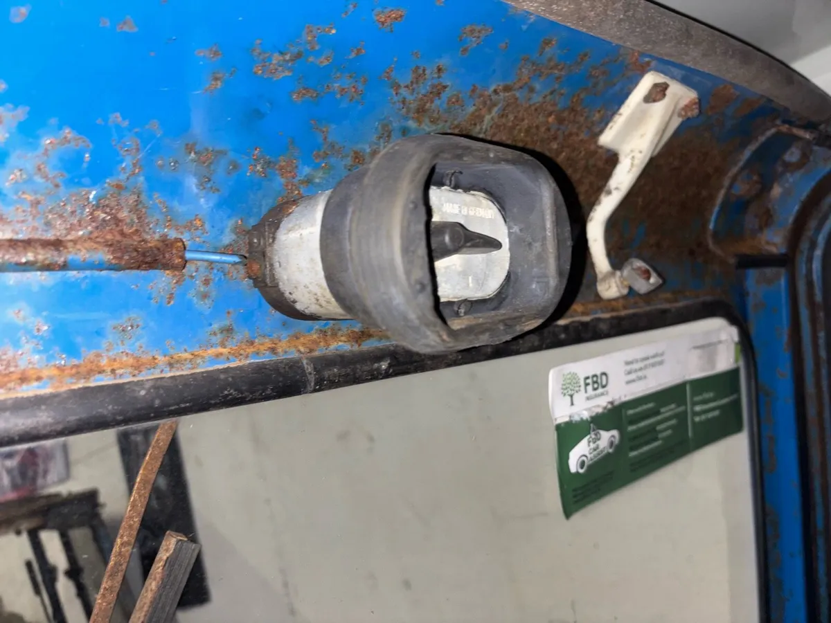 Ford tractor - Image 4