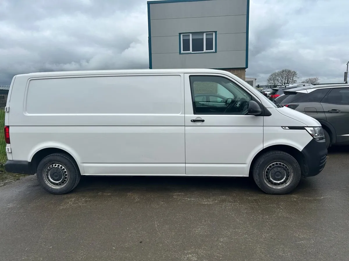 Volkswagen Transporter 2021 - Image 2