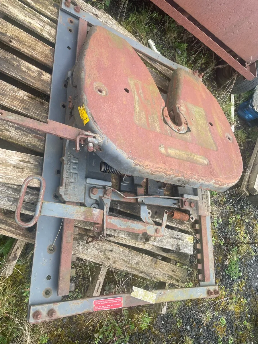 Sliding 5th wheel - Image 1