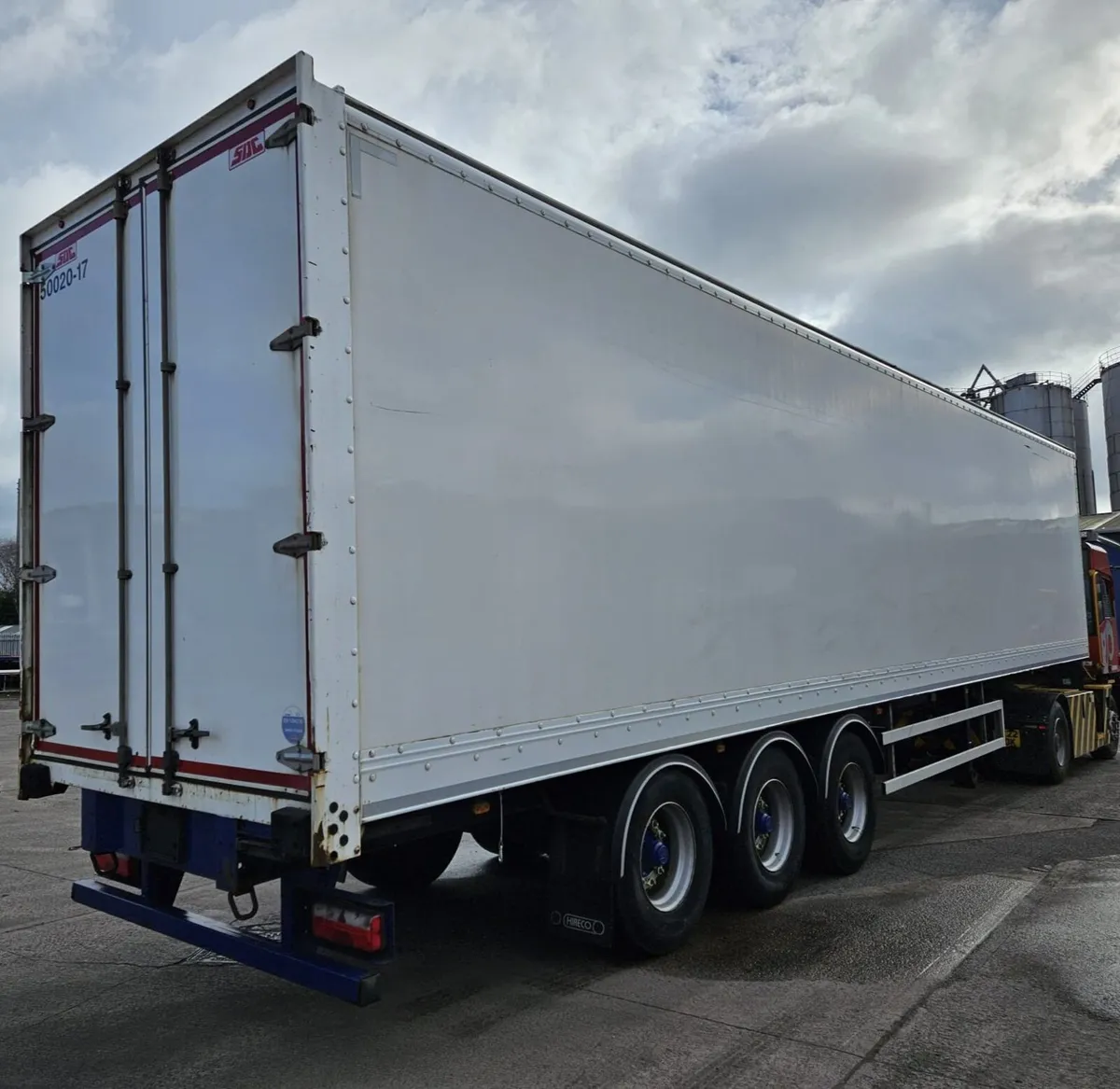 2017 SDC BOX VAN - Image 2