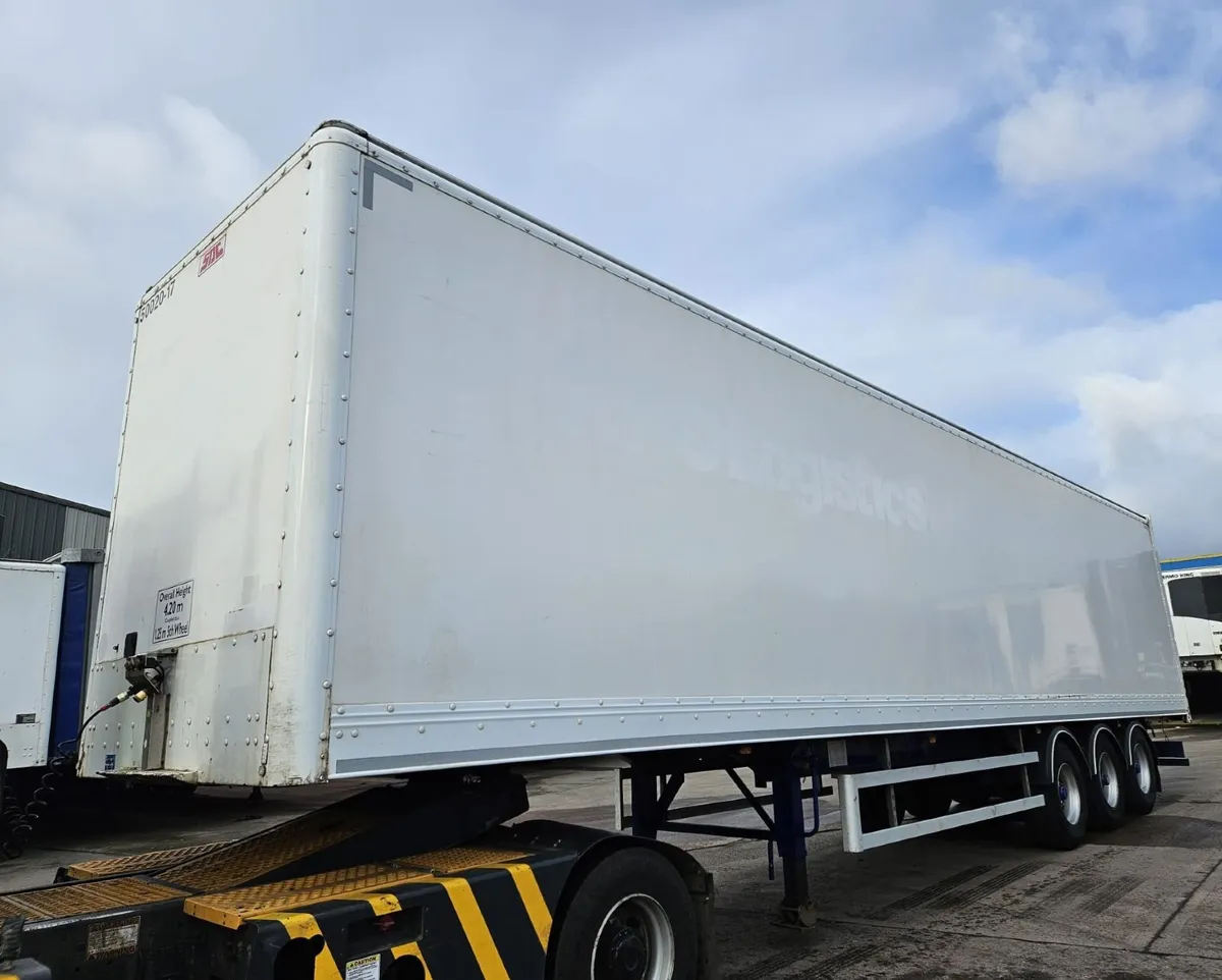 2017 SDC BOX VAN - Image 4