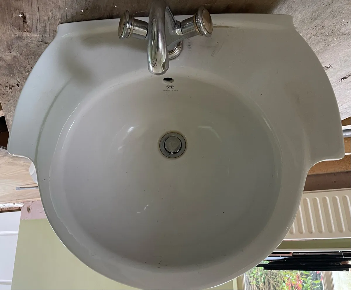 Sink, taps and toilet - Image 1