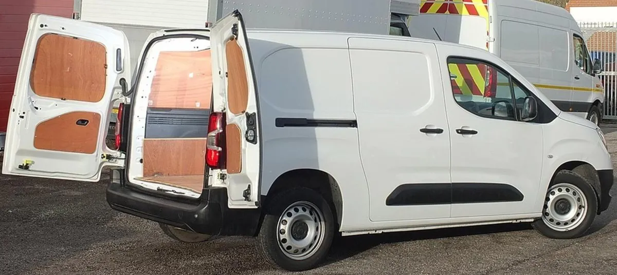 2021 Vauxhall Combo Small Panel Van - Image 3