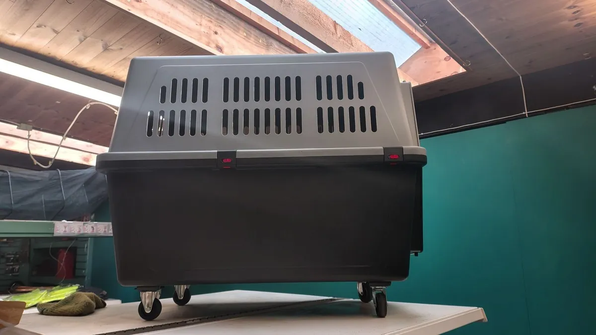 dog carrier - Image 1