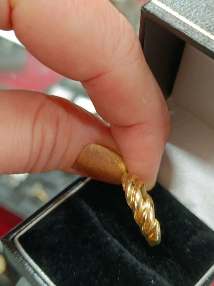 18k Yellow Gold Croissant Ring - Image 4