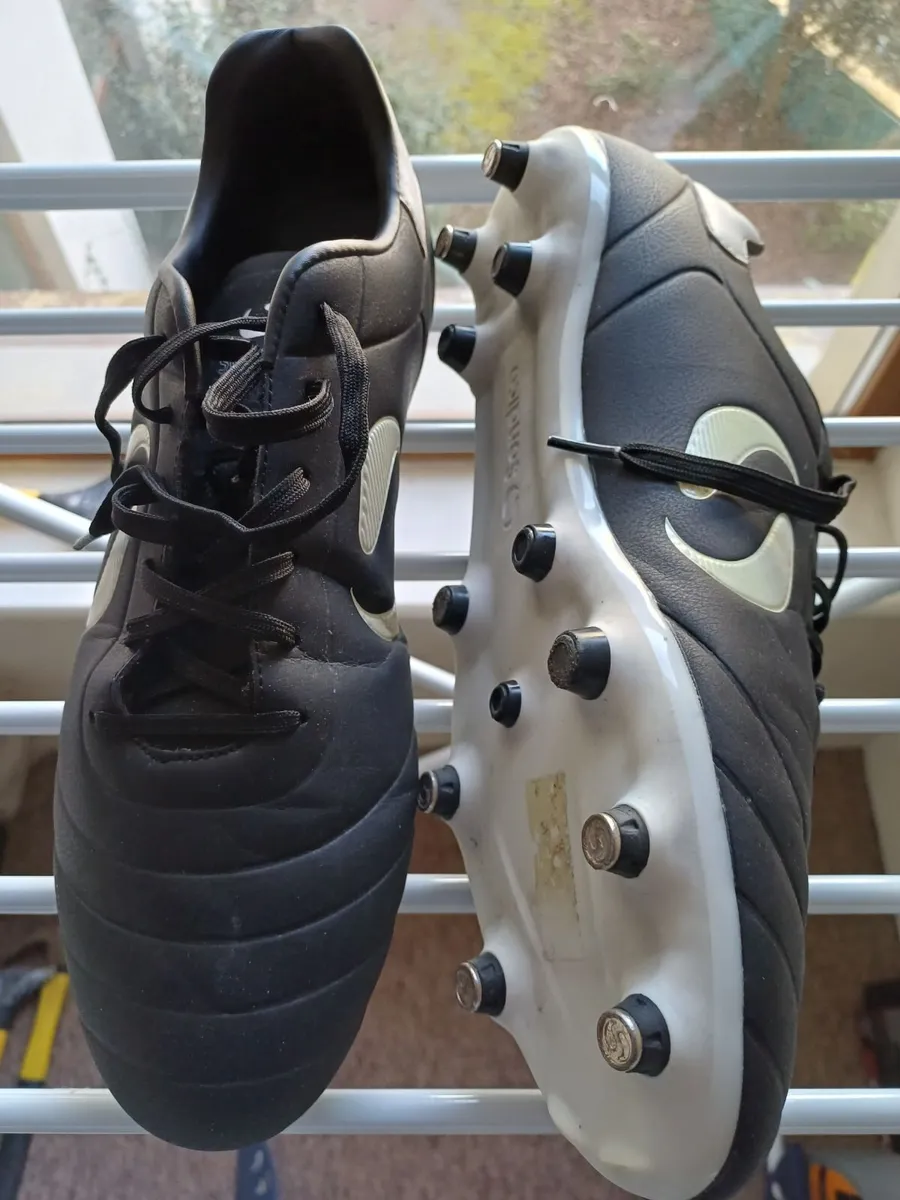 Soccer boots - Image 1