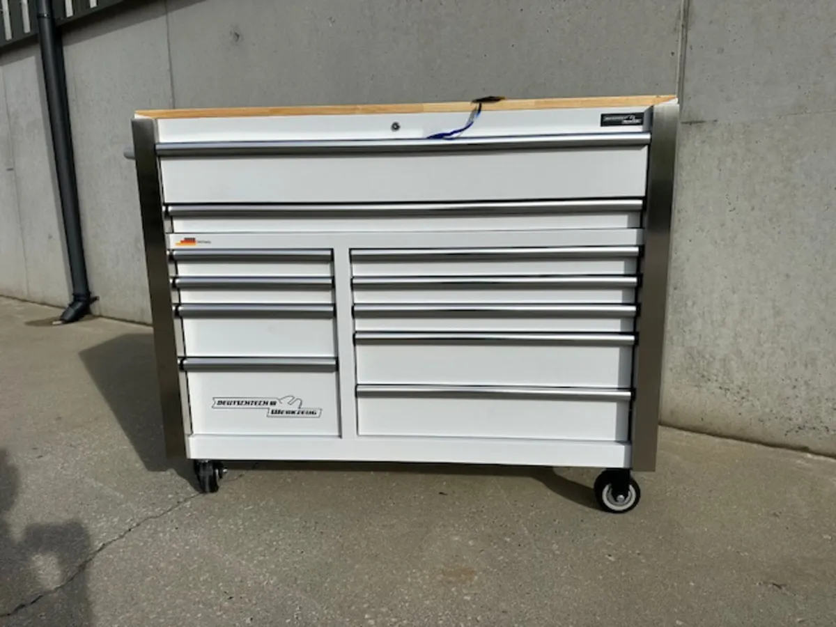New 4.5ft Tool Box c/w Tools **Online Auction** - Image 1