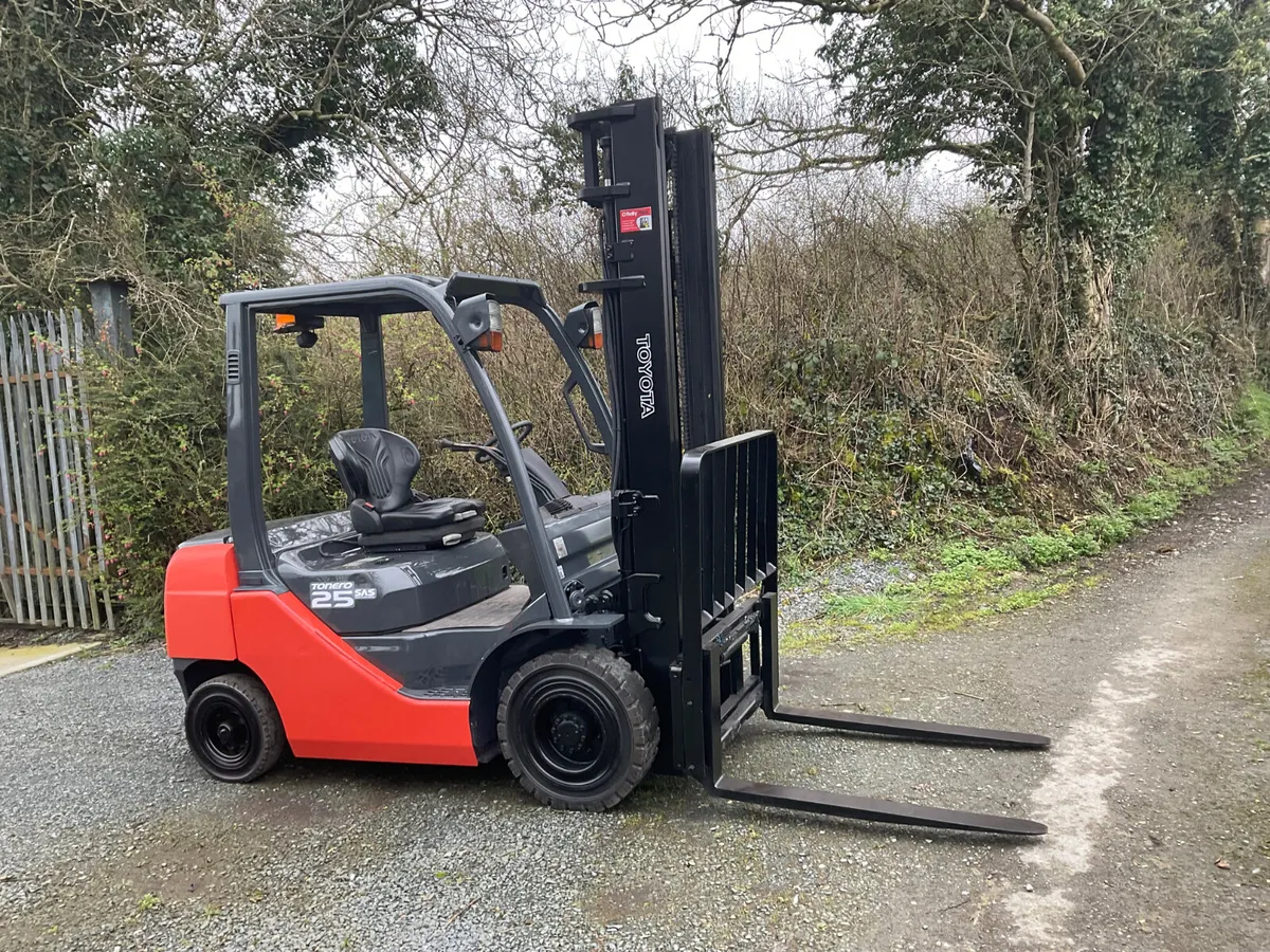 FORKLIFT - Image 2