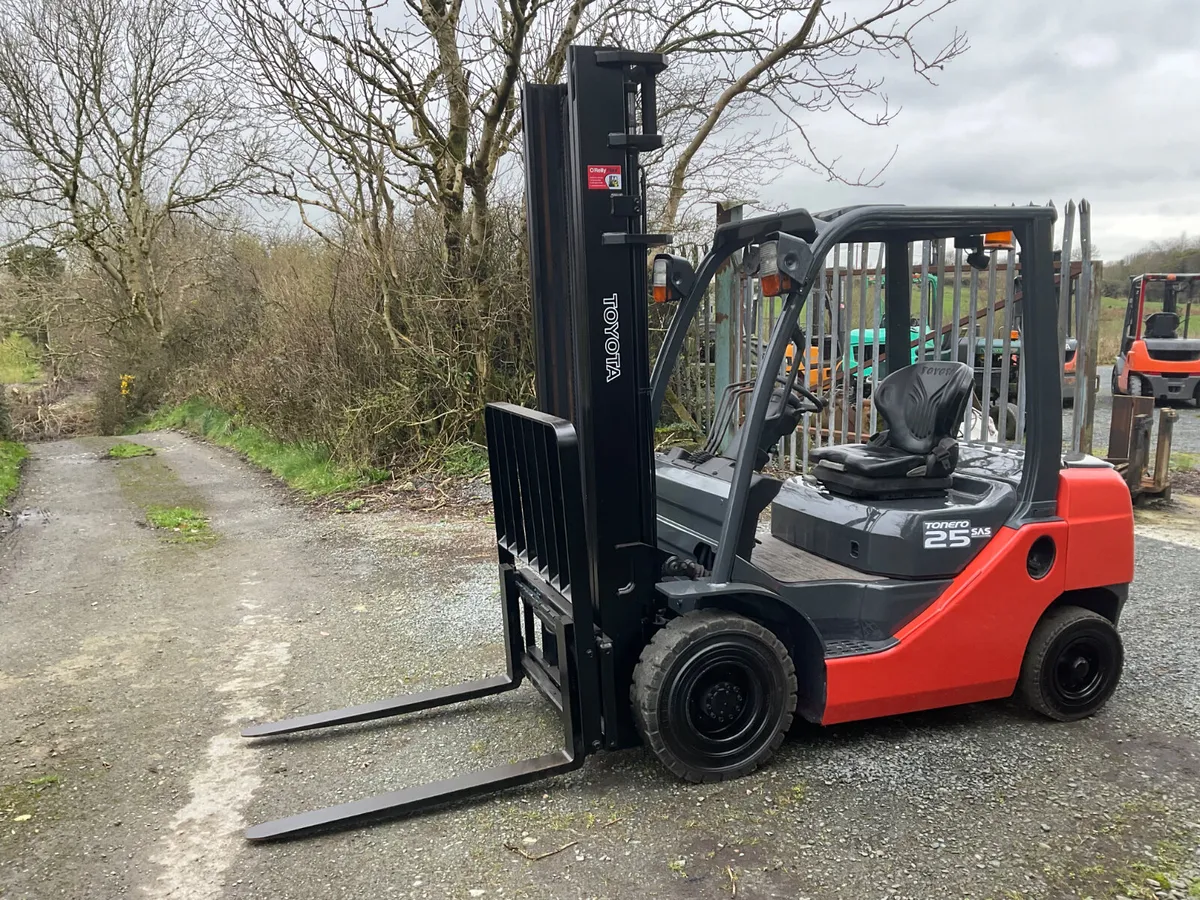 FORKLIFT - Image 1