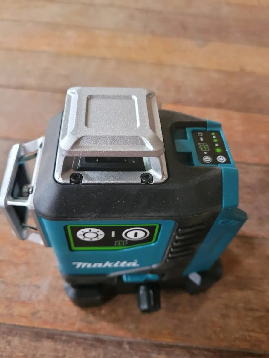 Makita SK700GD 12v XPT 3 Plane Laser Level - Image 2