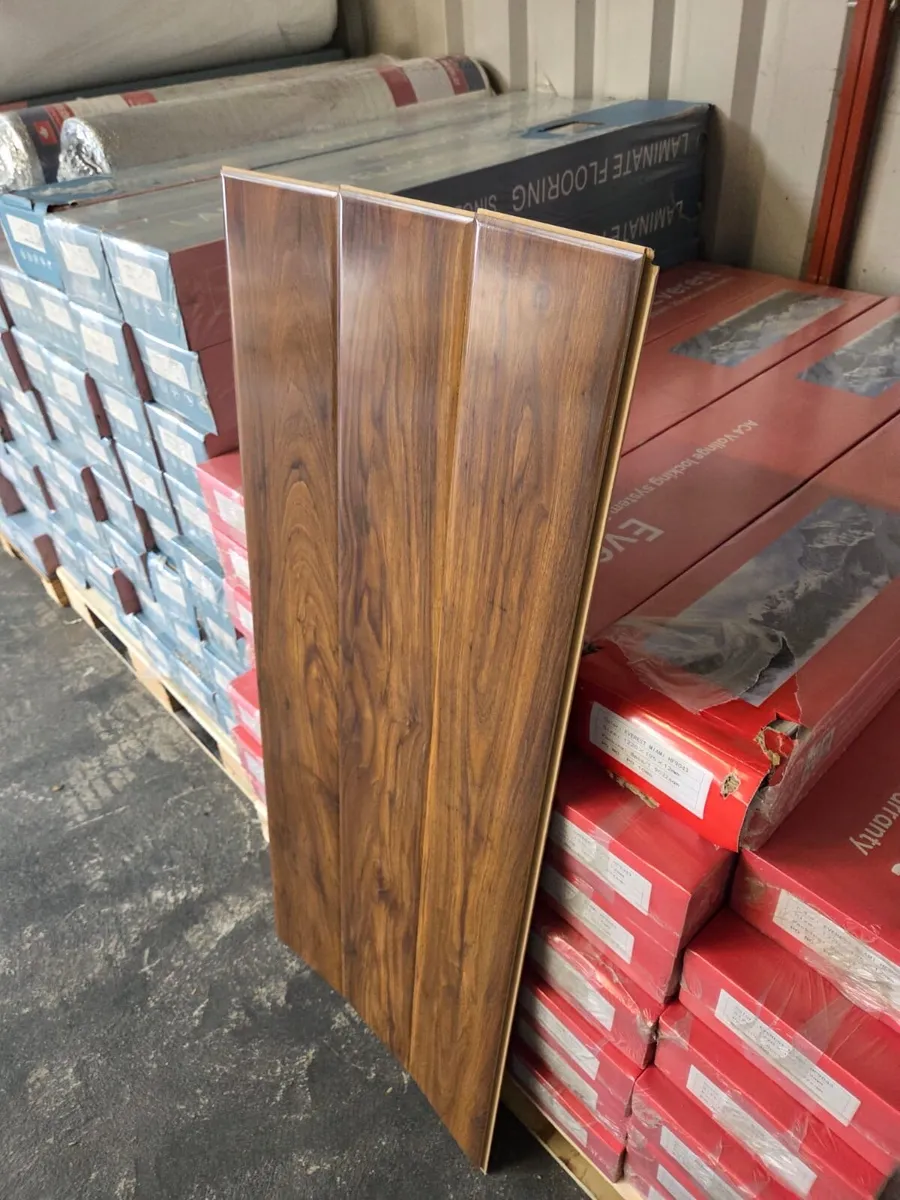 12mm High Gloss Laminated Flooring - Image 3