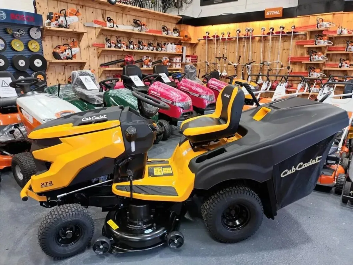 Cub Cadet XT2 QR106 ride on mower - Image 3