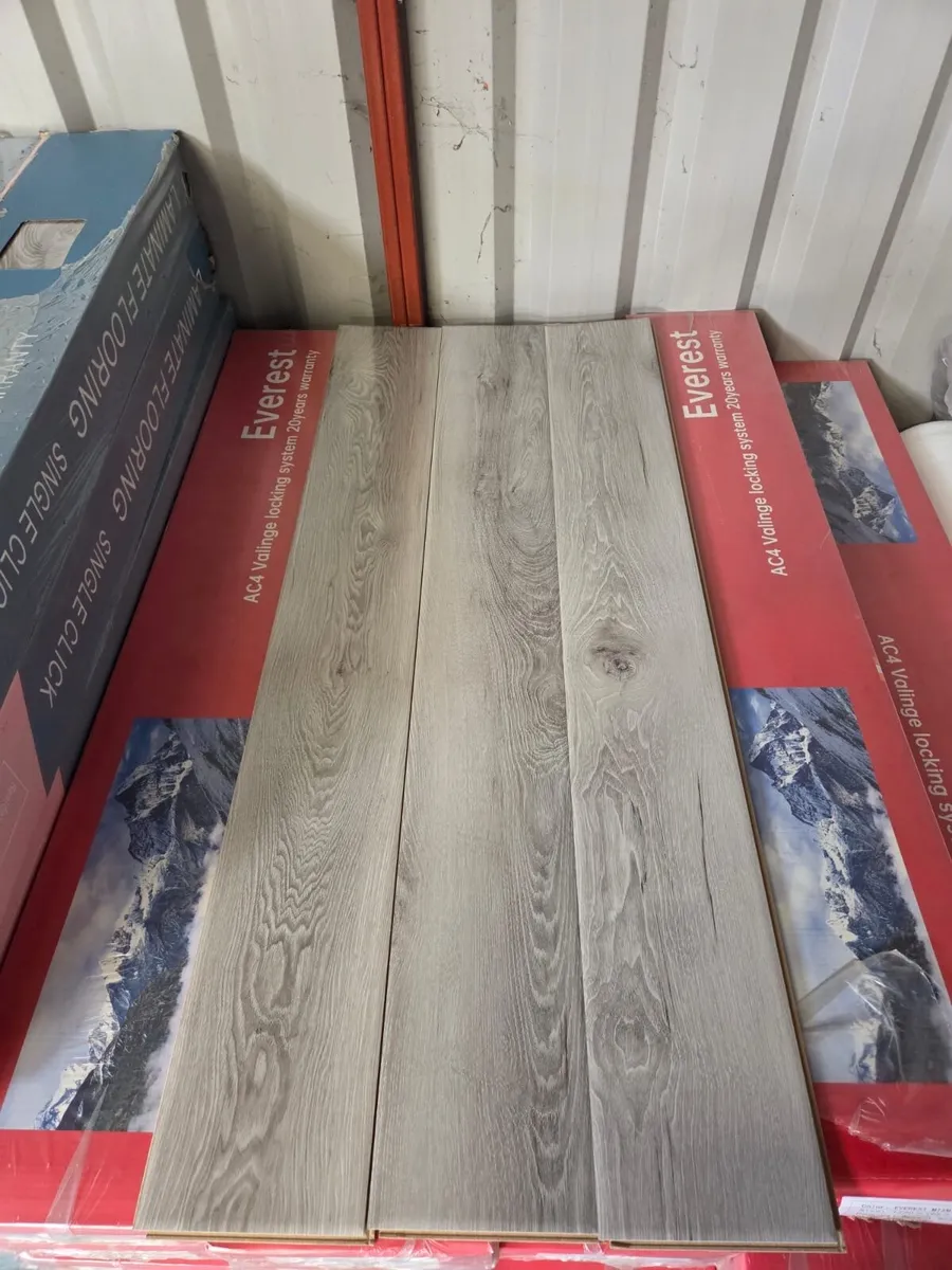 12mm Ac4 Rated High Gloss Laminated Flooring - Image 4