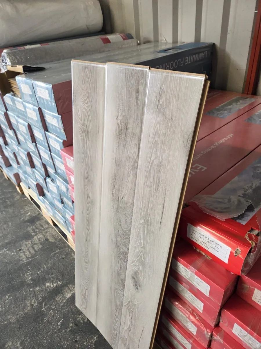 Laminated Flooring High Gloss 12mm - Image 3