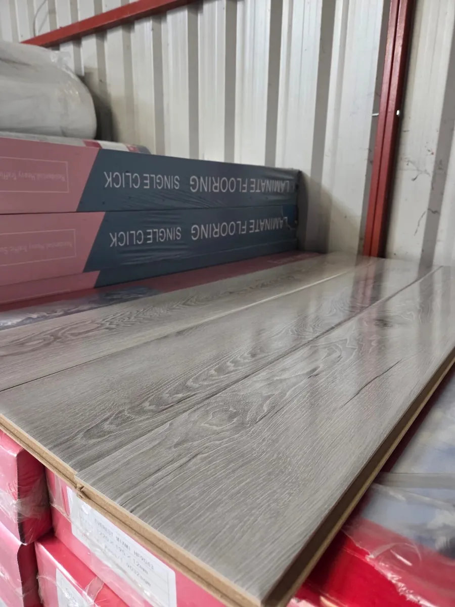 Laminated Flooring High Gloss 12mm - Image 4